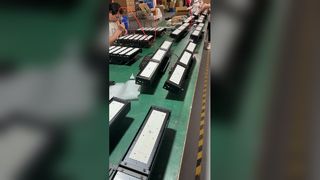 MeanWell ELG 250W Lampu Stadion LED dengan Efisiensi 130lm/w dan Peringkat Tahan Air IP65 untuk Luar Ruangan