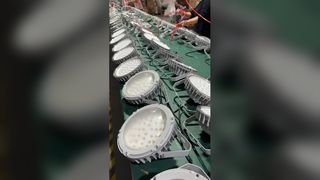 Lampu Teluk Tinggi Tahan Ledakan LED 100W dengan Peringkat IP66 dan Lensa Kaca Tempered untuk Area Berbahaya