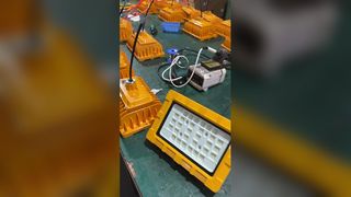 Tonton: Pencahayaan Tahan Ledakan LED 150W-600W Tahan Air IP65 Kecerahan Tinggi untuk Bahaya