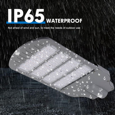 IP65 Perlindungan Cahaya Jalan LED Cerah Tinggi dengan Bracket yang Dapat Disesuaikan untuk Pencahayaan Jalan Raya Luar Ruang