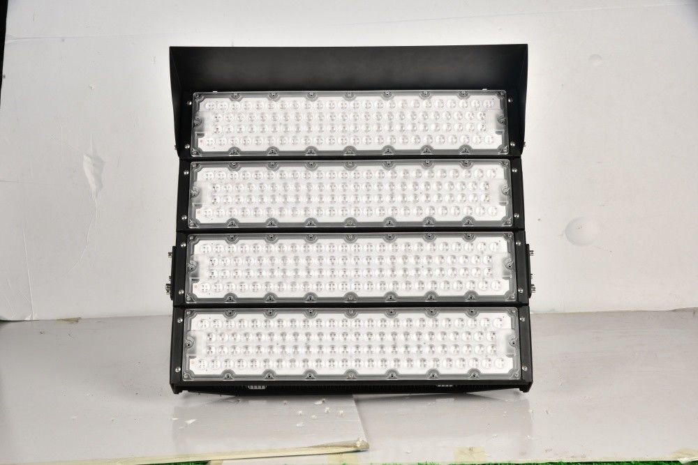 Lampu Sorot LED Tiang Tinggi Tahan Air IP65 dengan Umur Pakai 50.000 Jam dan Sudut Sinar yang Dapat Disesuaikan untuk Stadion