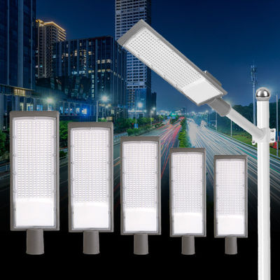 Lampu jalan LED IP66 tahan air dengan efisiensi 120lm/W dan tegangan luas AC85-265V untuk jalan raya